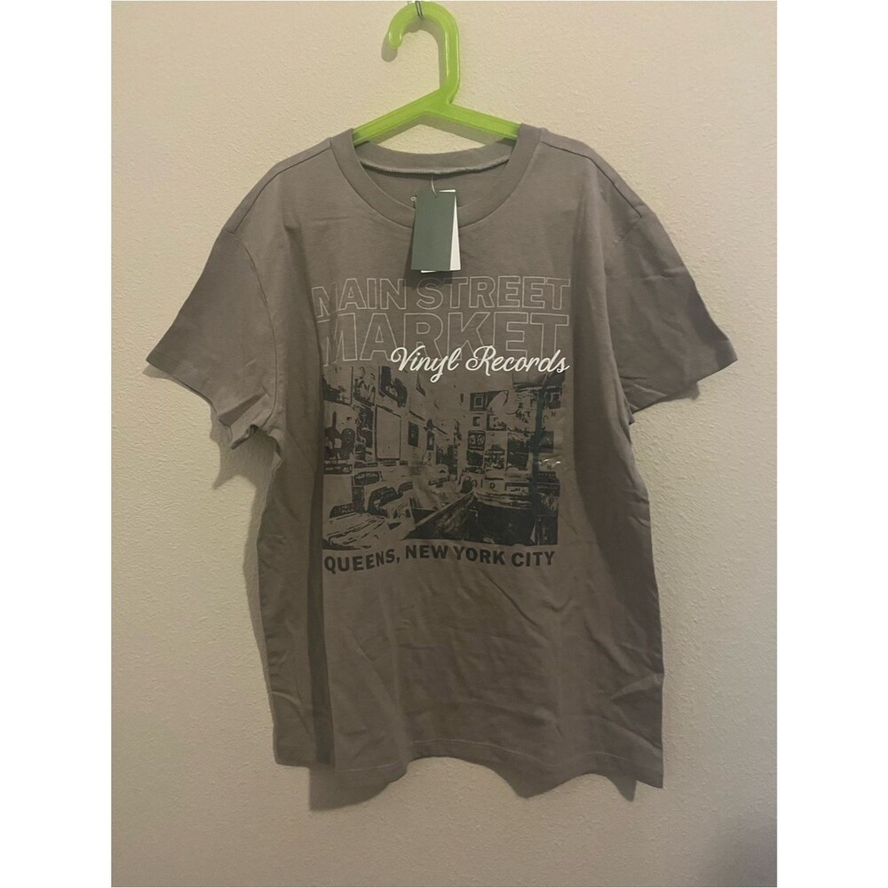 Doe brand taupe graphic tee